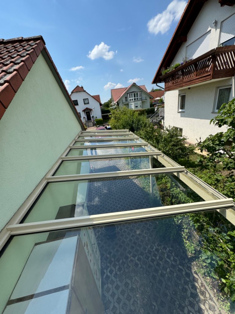 Carportdach aus Glas - Nach der Reinigung